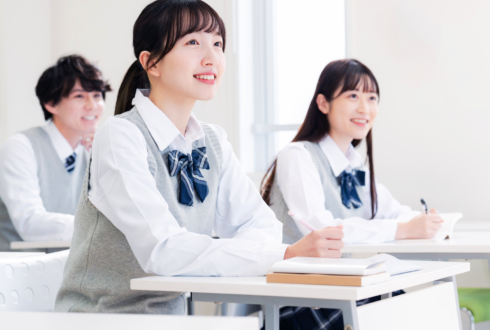 授業を受ける生徒たちの画像